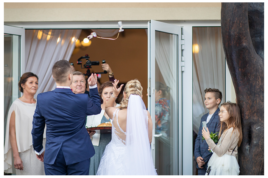fotograf ślubny, fotograf na ślub, fotografia ślubna, sesja ślubna, zdjęcia podczas ślubu, zdjęcia ślubne